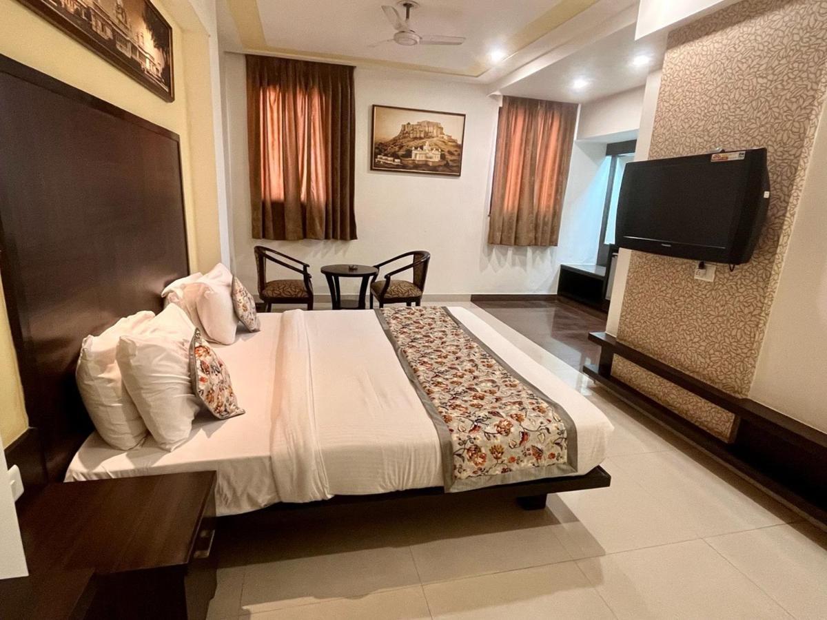 Ratnawali - A Vegetarian Heritage Hotel ชัยปุระ ภายนอก รูปภาพ