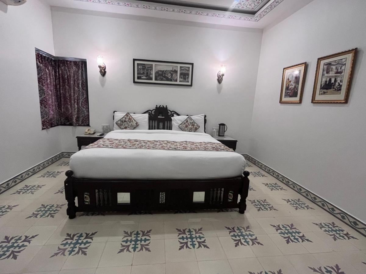 Ratnawali - A Vegetarian Heritage Hotel ชัยปุระ ภายนอก รูปภาพ