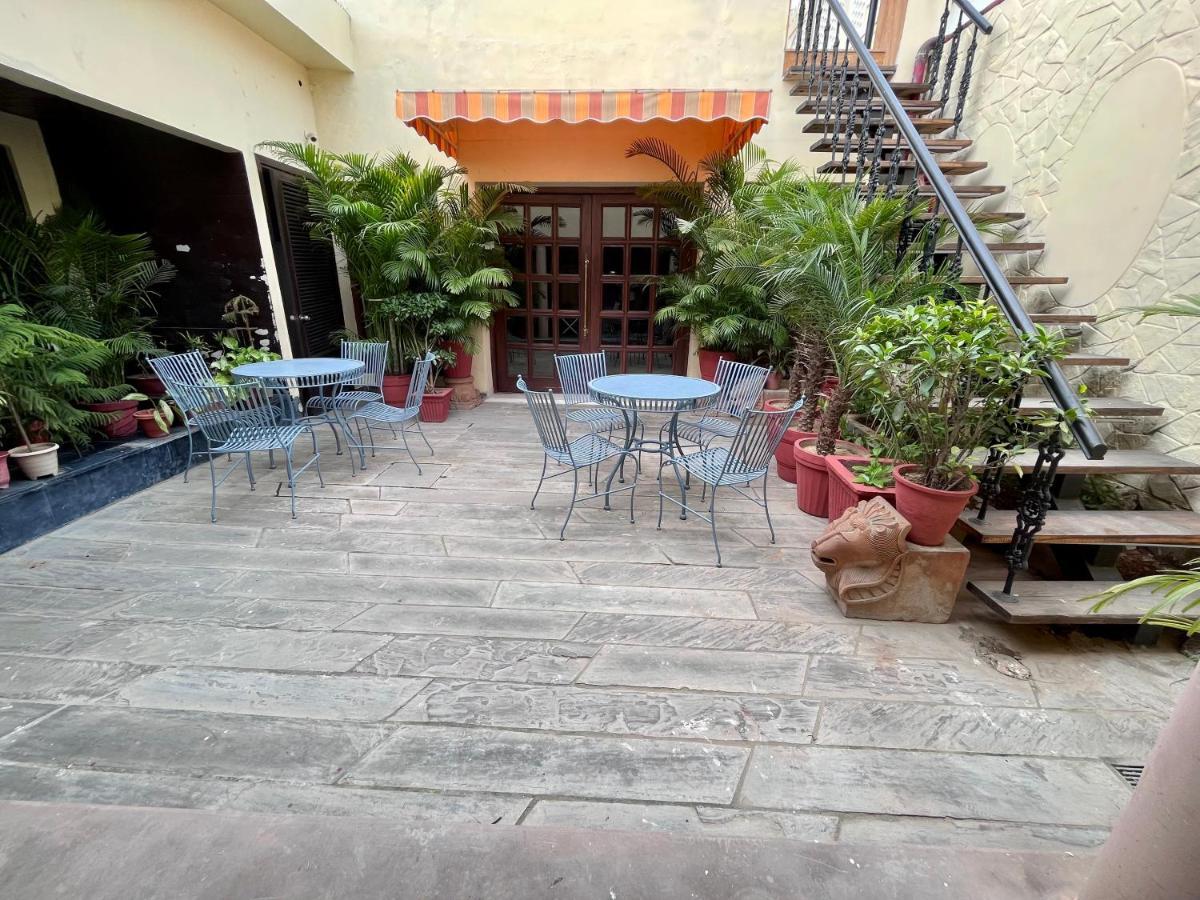 Ratnawali - A Vegetarian Heritage Hotel ชัยปุระ ภายนอก รูปภาพ