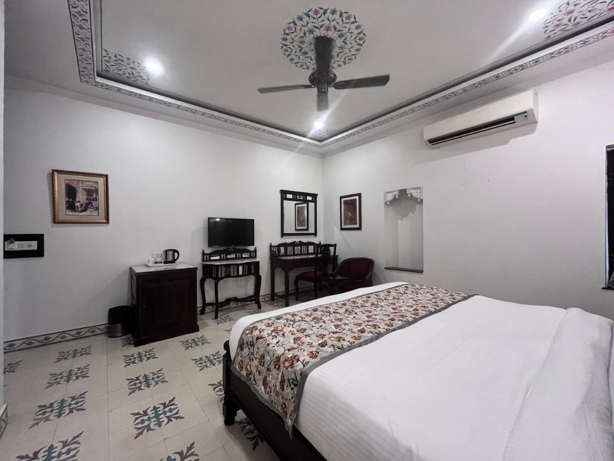 Ratnawali - A Vegetarian Heritage Hotel ชัยปุระ ภายนอก รูปภาพ
