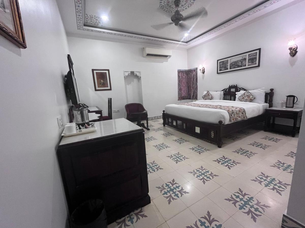 Ratnawali - A Vegetarian Heritage Hotel ชัยปุระ ภายนอก รูปภาพ