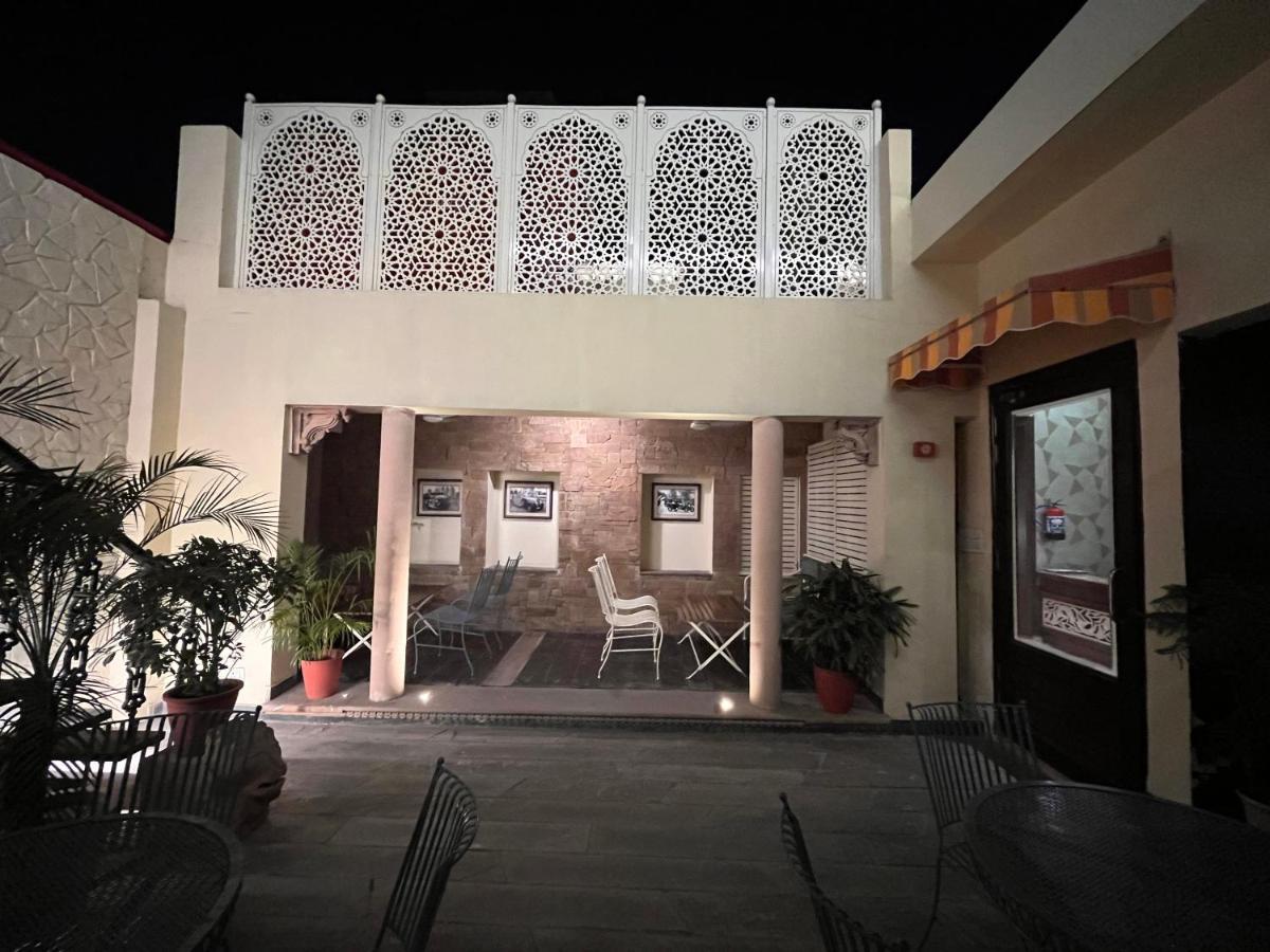 Ratnawali - A Vegetarian Heritage Hotel ชัยปุระ ภายนอก รูปภาพ