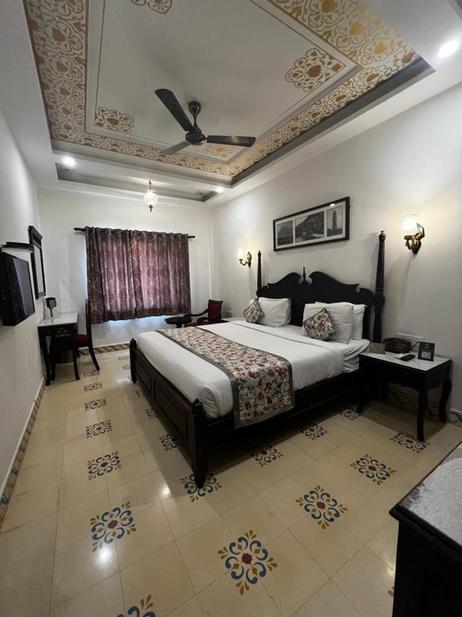 Ratnawali - A Vegetarian Heritage Hotel ชัยปุระ ภายนอก รูปภาพ