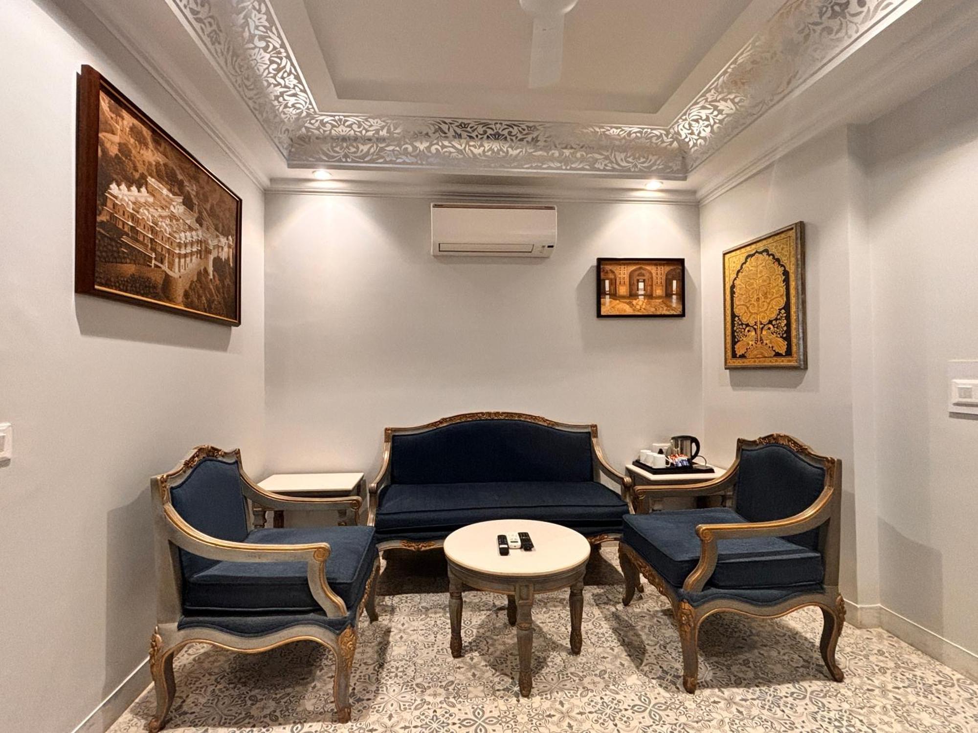 Ratnawali - A Vegetarian Heritage Hotel ชัยปุระ ภายนอก รูปภาพ