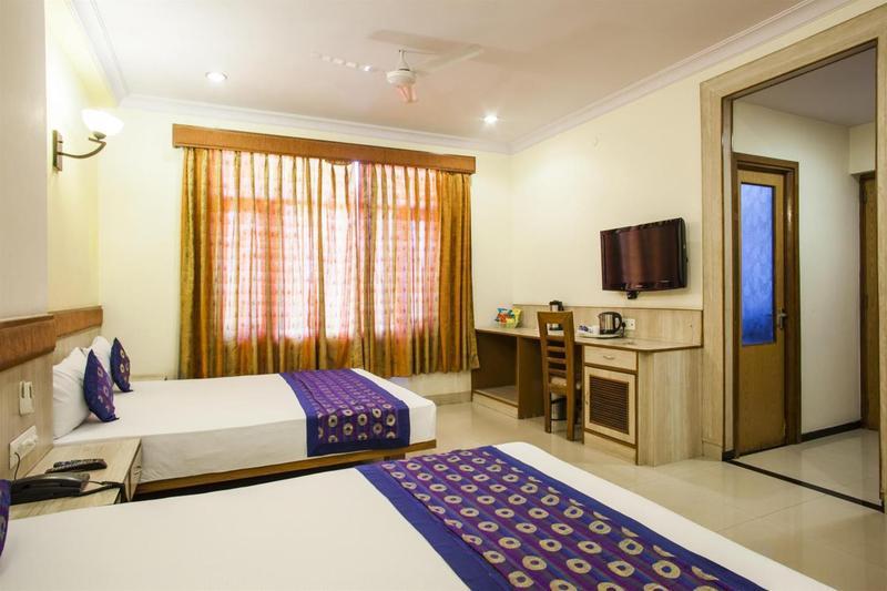 Ratnawali - A Vegetarian Heritage Hotel ชัยปุระ ภายนอก รูปภาพ