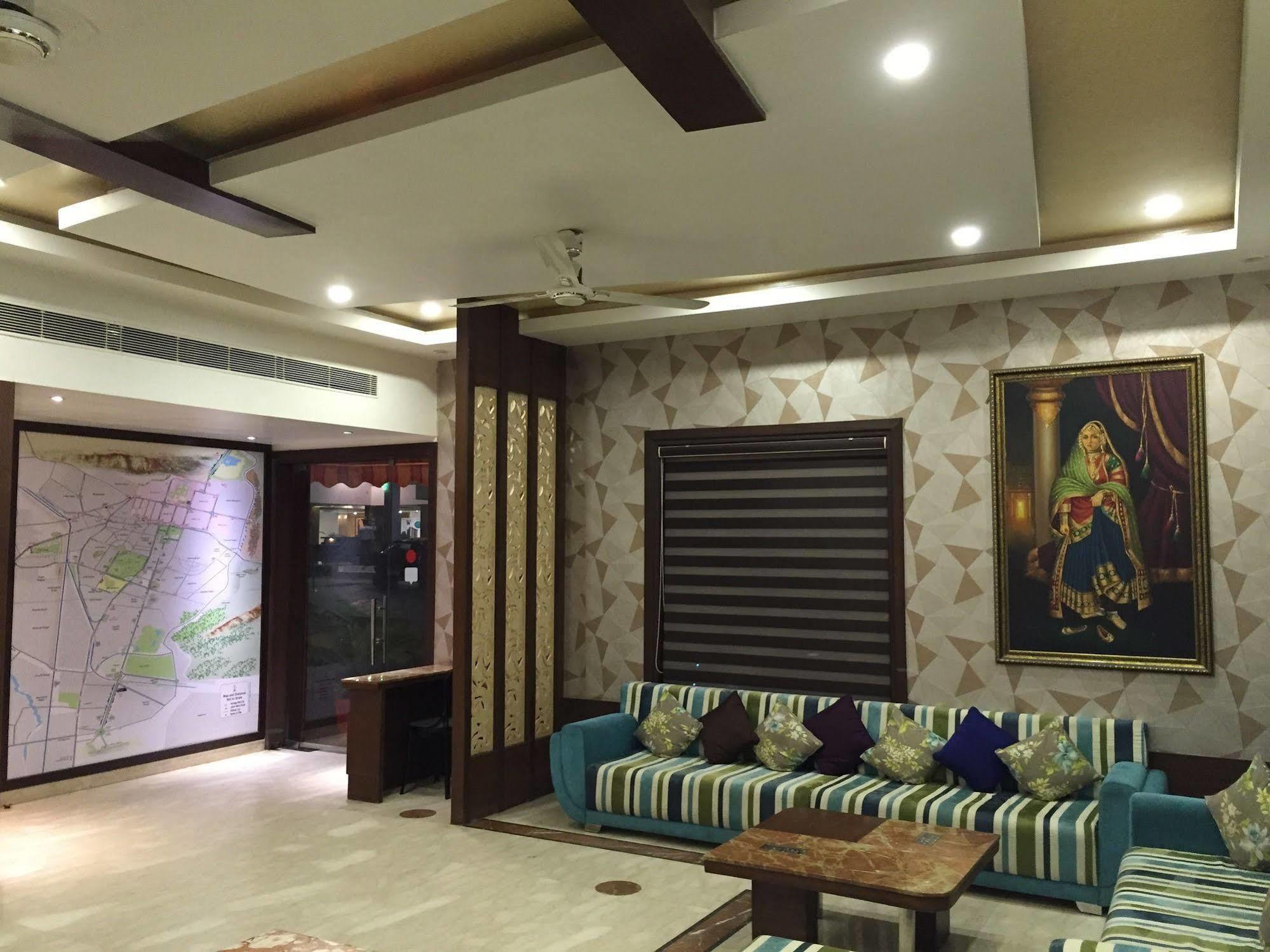 Ratnawali - A Vegetarian Heritage Hotel ชัยปุระ ภายนอก รูปภาพ