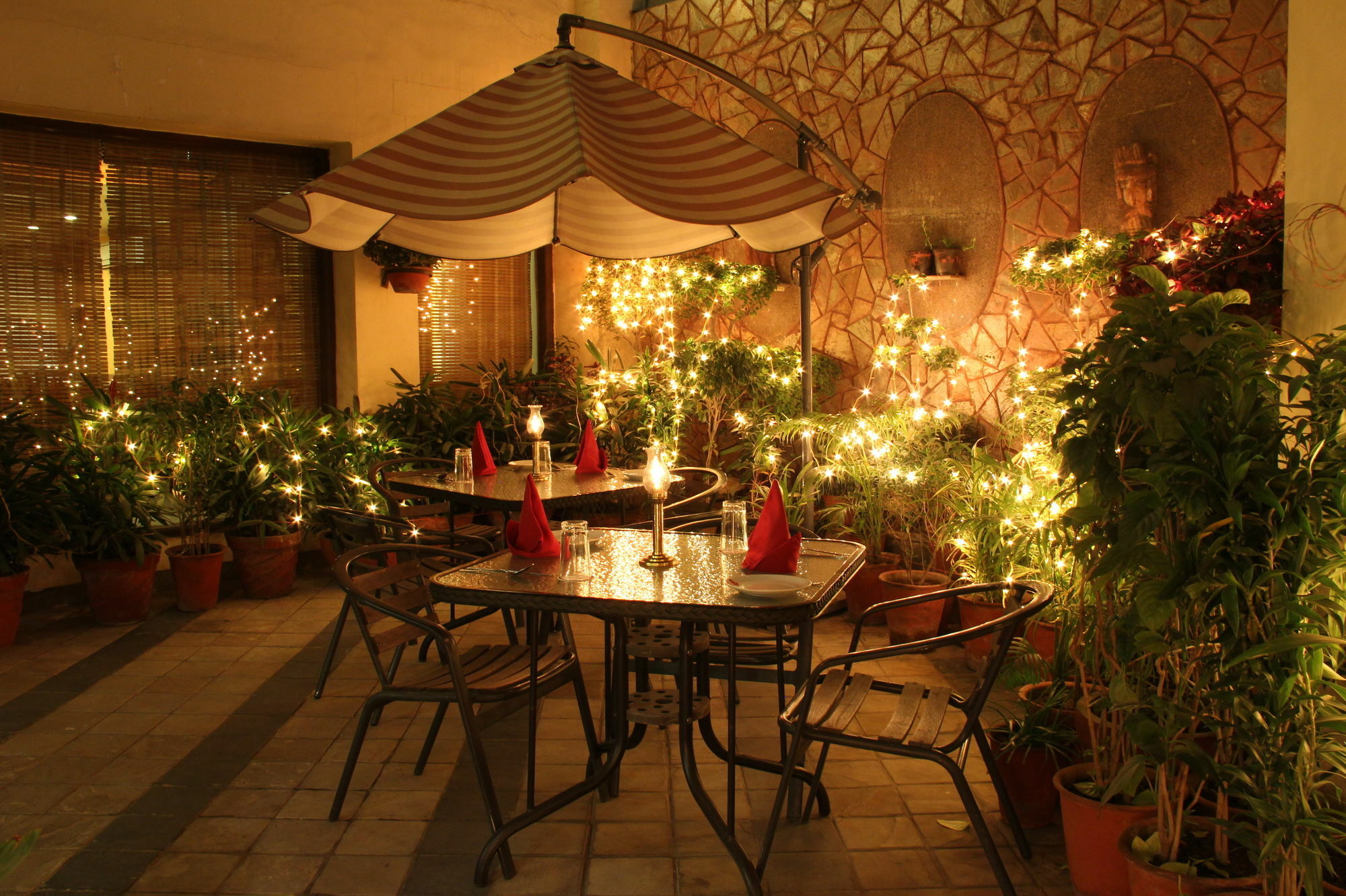 Ratnawali - A Vegetarian Heritage Hotel ชัยปุระ ภายนอก รูปภาพ